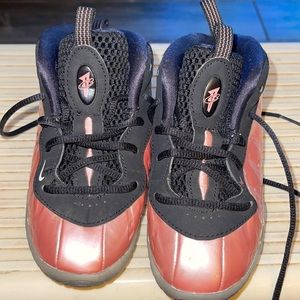 Air Jordan’s 723947-601 foamposite one rust pink size 9C